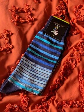 Bugatchi Striped Crew Socks in Navy and Aqua